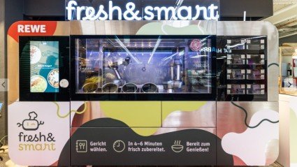 AI robot kookt bij Rewe